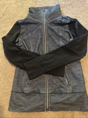 lululemon athletica Gray Heather & Black Full-Zip Utility Jacket